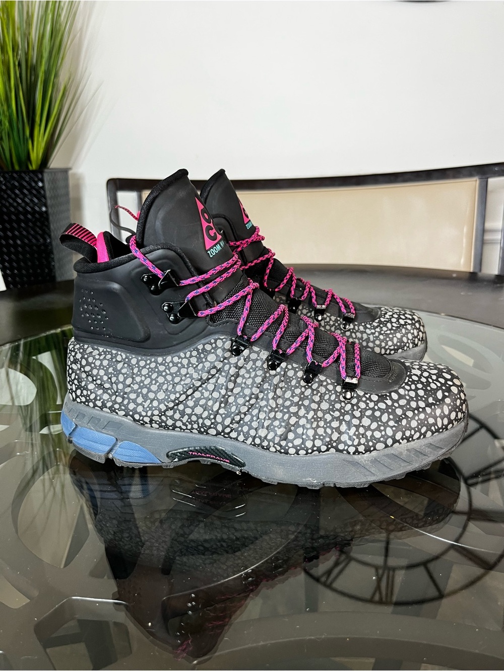 Nike Zoom Meriwether
Posite Black Pink Foil
Gamma Blue Men's Boots
Sneakers 11.5